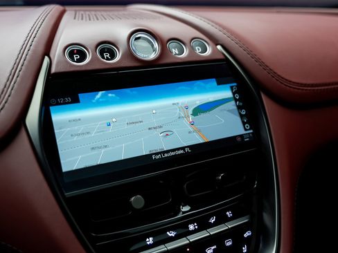 Used 2021 Aston Martin DBX image 49