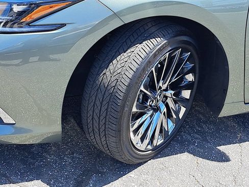Used 2025 Lexus ES 300h Ultra Luxury w/ Accessory Package (Z2) FWD image 35