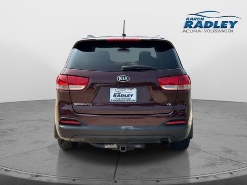 Used 2017 Kia Sorento AWD image 3