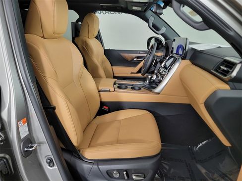 New 2025 Lexus LX 600 4WD w/ Luxury Package image 21