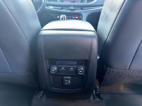 Used 2020 Buick Enclave Essence image 22