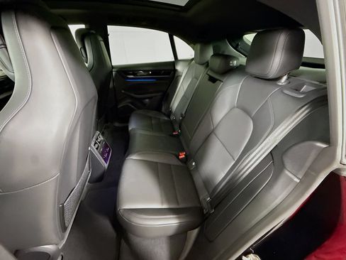 Certified 2025 Porsche Macan 4S Electric AWD/4WD image 16