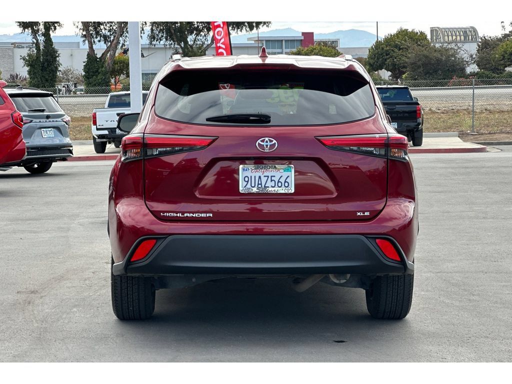 Used 2022 Toyota Highlander XLE FWD image 5