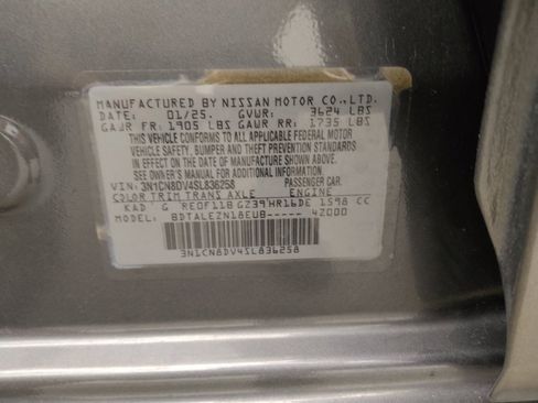 Used 2025 Nissan Versa S FWD image 33