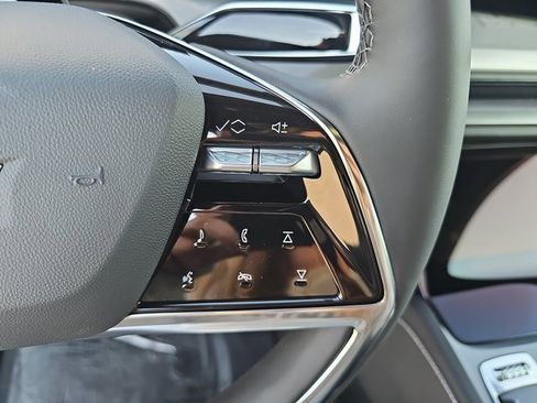 New 2026 Cadillac Vistiq Luxury w/ LPO, Floor Liner Package image 20