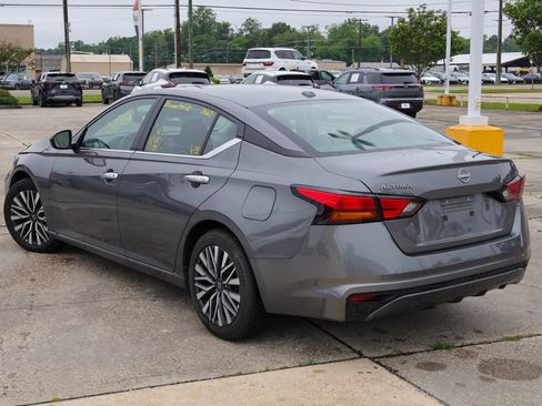 Used 2025 Nissan Altima 2.5 SV FWD image 2