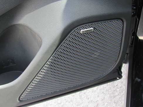 New 2025 Mitsubishi Outlander SE image 13