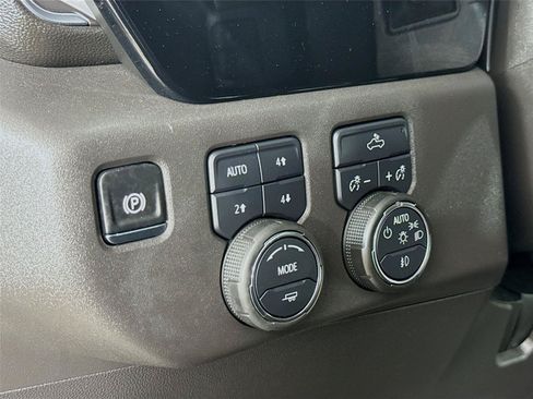 Used 2025 Chevrolet Silverado 1500 LT Trail Boss w/ Convenience Package II AWD/4WD image 12