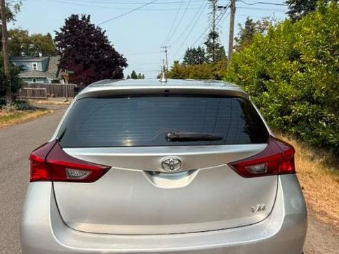 Used 2017 Toyota Corolla iM FWD image 4
