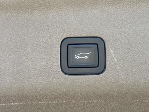 Used 2023 GMC Yukon Denali AWD/4WD image 26