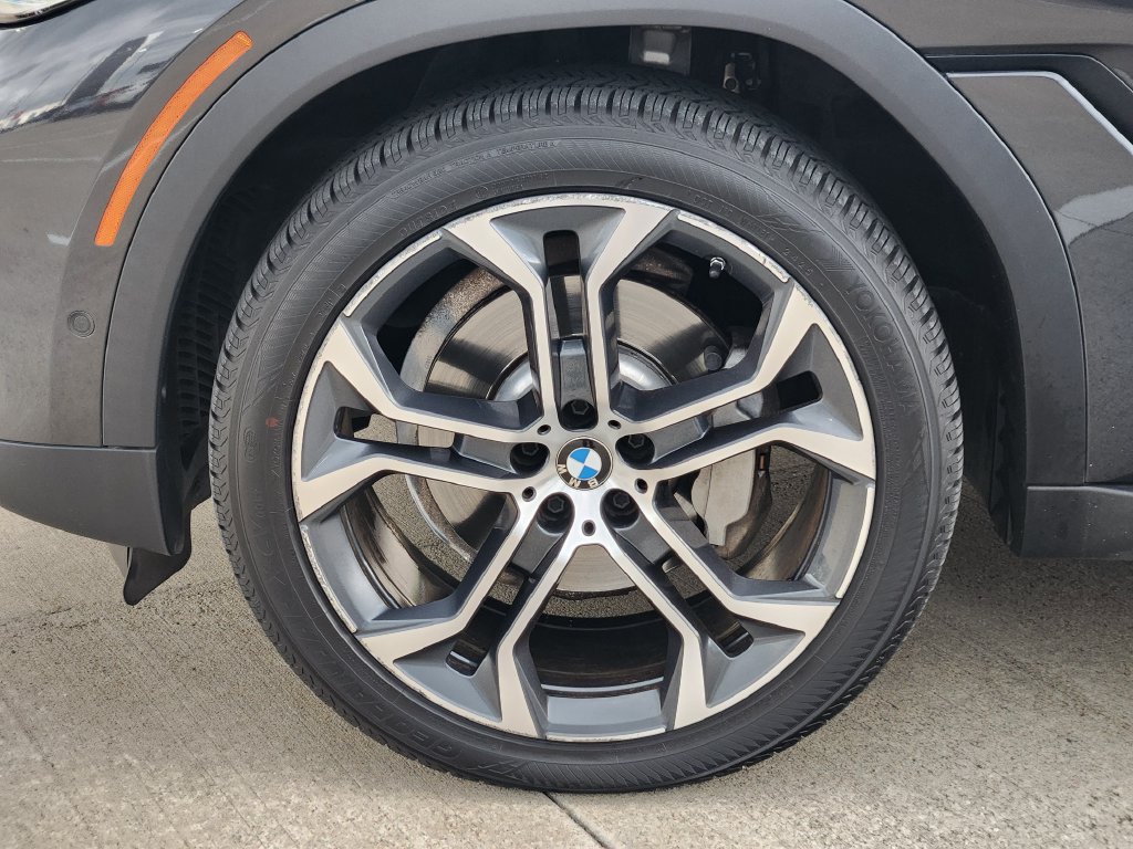 Used 2022 BMW X6 xDrive40i w/ Executive Package AWD/4WD image 10