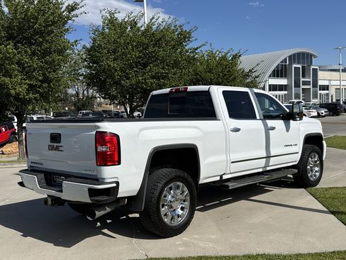 Used 2018 GMC Sierra 2500 Denali w/ Duramax Plus Package AWD/4WD image 5