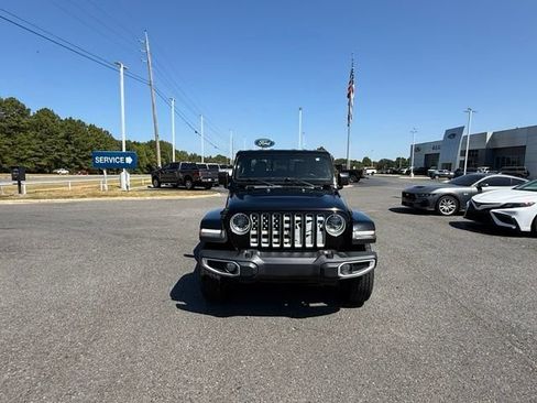 Used 2023 Jeep Gladiator Overland w/ Popular Equipment Package AWD/4WD image 2