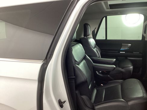 Used 2025 Ford Expedition Max Platinum AWD/4WD image 11