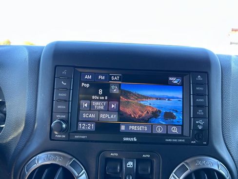 Used 2018 Jeep Wrangler Unlimited Sahara image 14