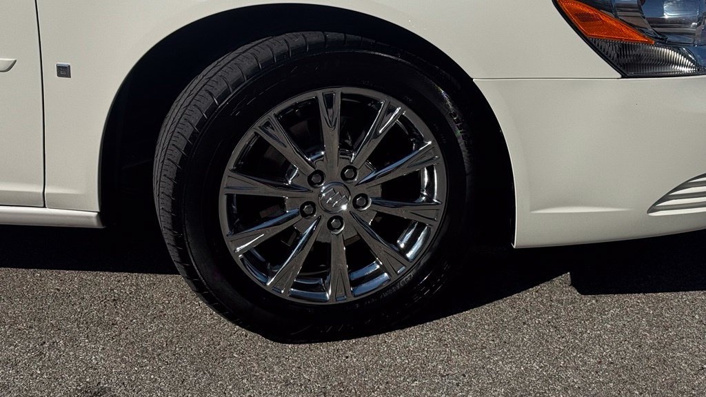 Used 2009 Buick Lucerne CXL FWD image 5