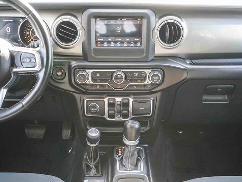 Used 2020 Jeep Wrangler Unlimited Sahara image 12