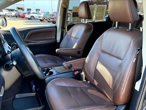 Used 2019 Toyota Sienna Limited Premium image 7