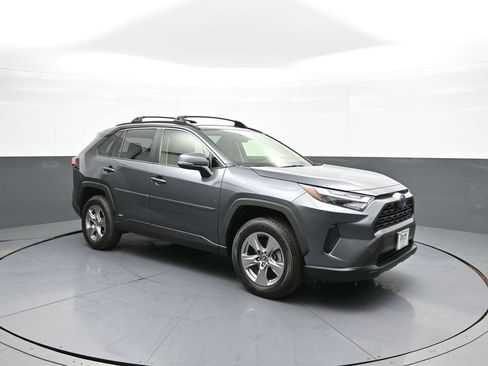Certified 2023 Toyota RAV4 XLE w/ Convenience Package AWD/4WD image 4