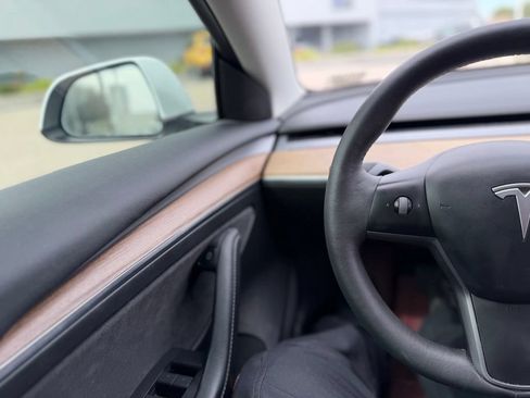 Used 2022 Tesla Model 3 Long Range AWD/4WD image 7