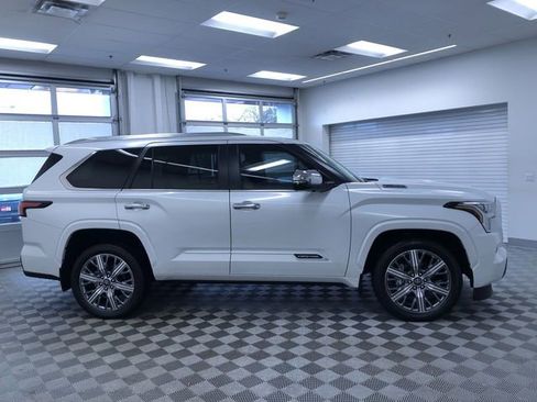 Used 2025 Toyota Sequoia Capstone image 30