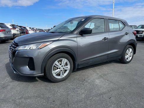 Used 2023 Nissan Kicks S image 6