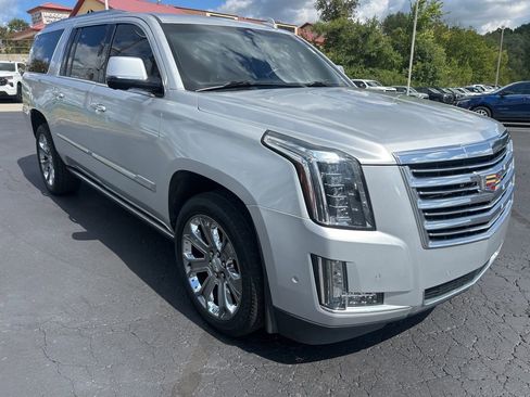 Used 2019 Cadillac Escalade ESV Platinum image 4