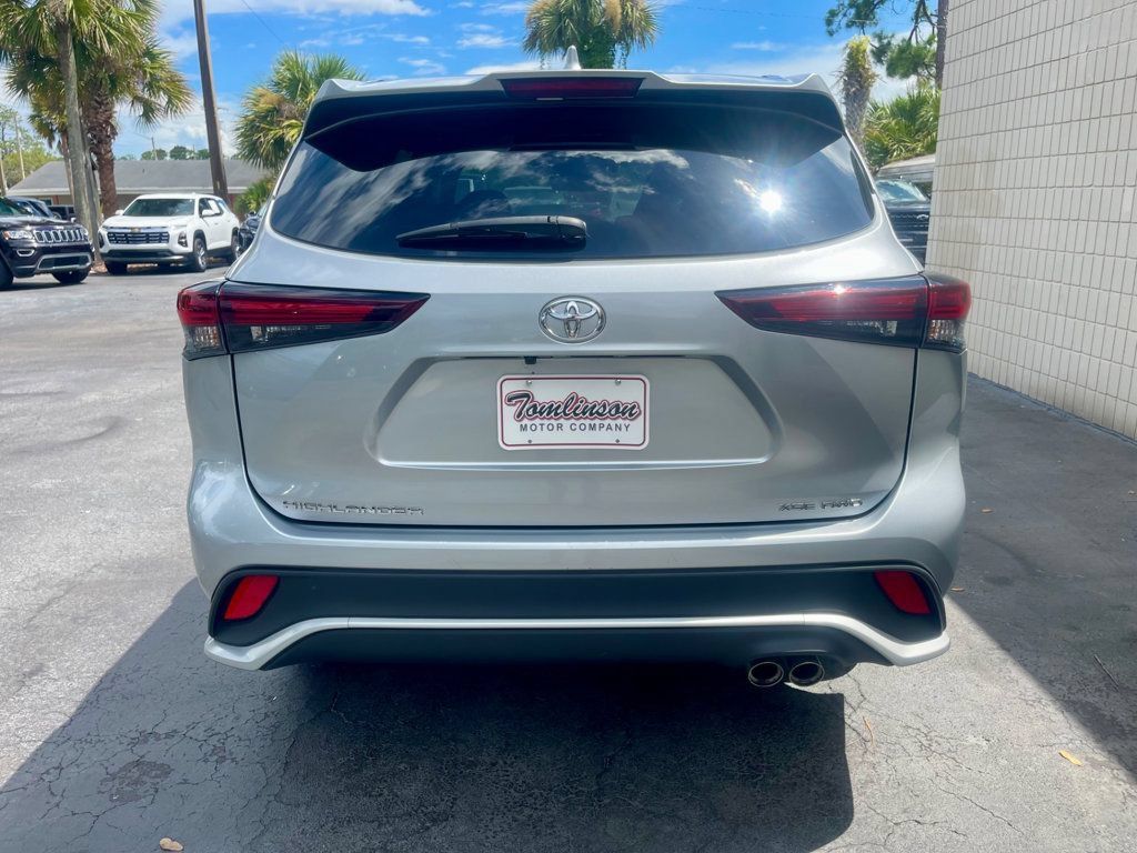 Used 2025 Toyota Highlander XSE AWD/4WD image 4
