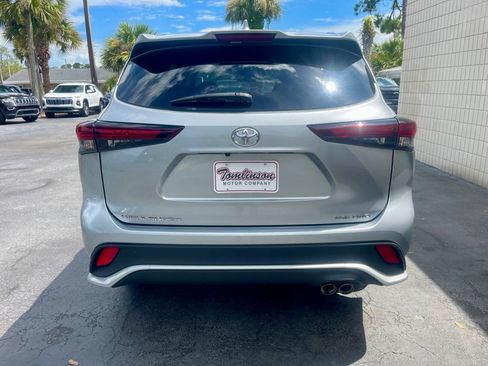Used 2025 Toyota Highlander XSE AWD/4WD image 4