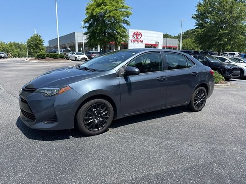 Used 2019 Toyota Corolla LE FWD image 2