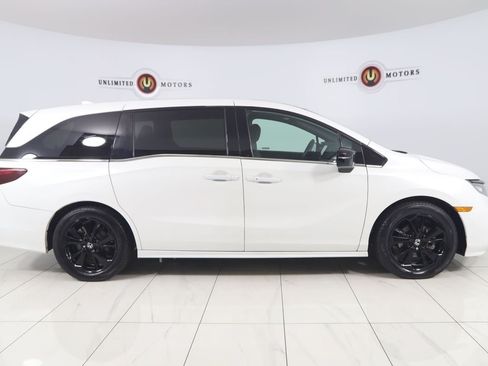 Used 2024 Honda Odyssey Sport image 2