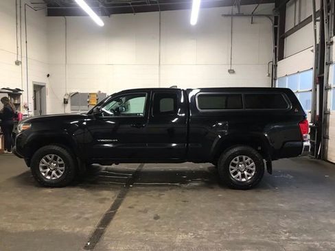 Certified 2017 Toyota Tacoma SR5 w/ Tow Package image 5