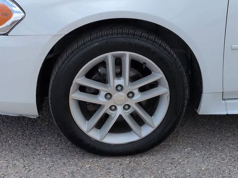 Used 2013 Chevrolet Impala LTZ FWD image 13