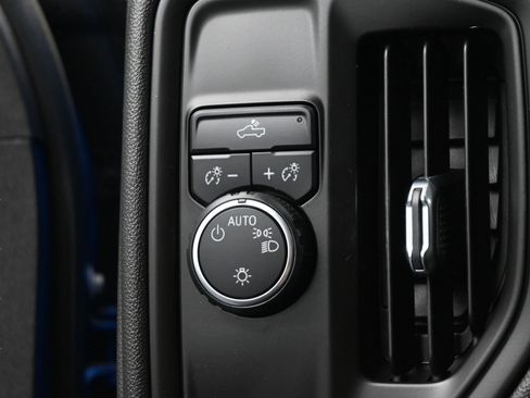 Used 2023 Chevrolet Silverado 1500 Custom image 21