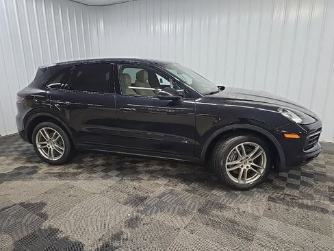 Used 2022 Porsche Cayenne image 1