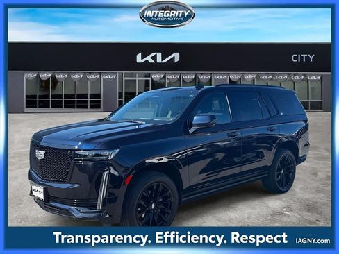 Used 2024 Cadillac Escalade Sport w/ LPO, ONYX Package AWD/4WD image 4