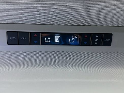 Certified 2026 Toyota Sienna XLE FWD image 27