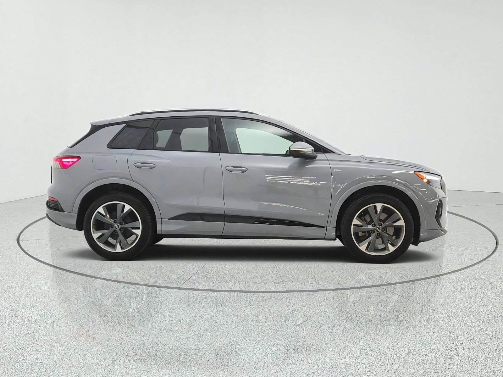 Used 2023 Audi Q4 e-tron Premium Plus w/ Premium Plus AWD/4WD image 4