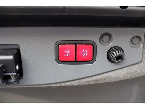 Used 2009 Mercedes-Benz SL 550 image 35