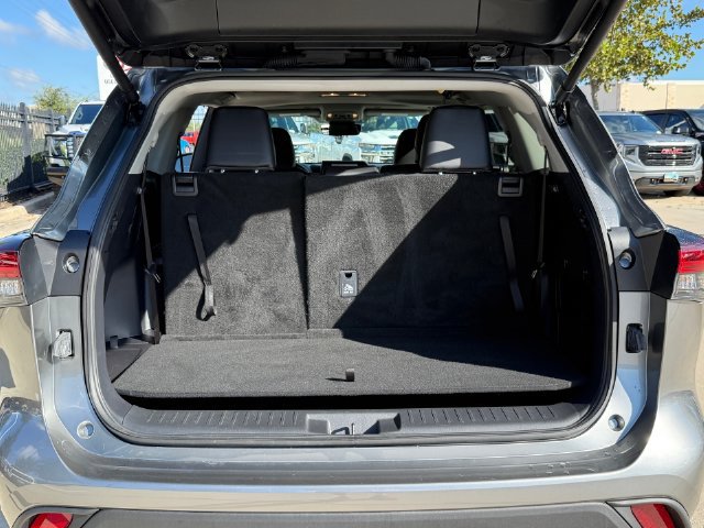 Used 2026 Toyota Highlander XLE AWD/4WD image 28