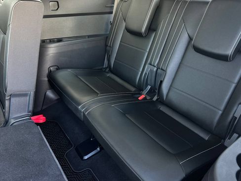 Used 2023 Volkswagen Atlas SE w/ Black Wheel Package FWD image 15