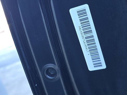 Used 2020 Land Rover Range Rover Velar S image 28