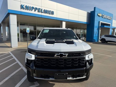 Used 2025 Chevrolet Silverado 1500 ZR2 w/ Technology Package image 8