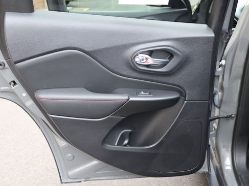 Used 2022 Jeep Cherokee Trailhawk AWD/4WD image 14