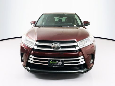 Used 2017 Toyota Highlander Plus image 2