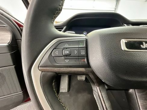 Used 2023 Jeep Grand Cherokee Limited AWD/4WD image 17