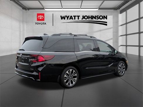 Used 2025 Honda Odyssey Elite image 5