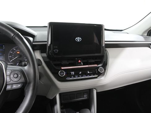 Used 2024 Toyota Corolla Cross LE image 9