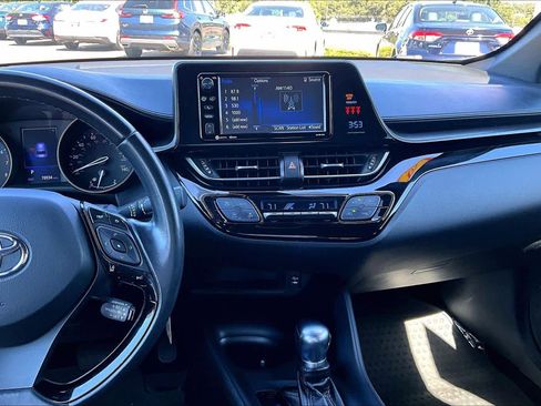 Used 2018 Toyota C-HR XLE FWD image 6
