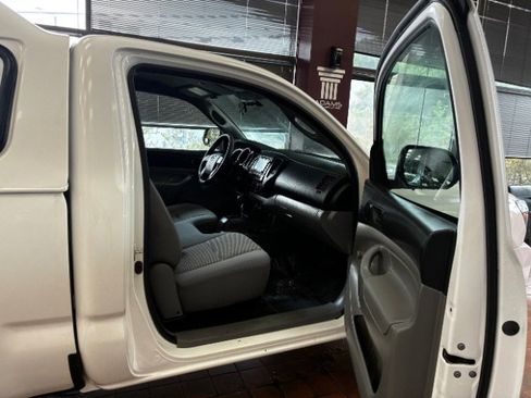 Used 2014 Toyota Tacoma 2WD Regular Cab image 20